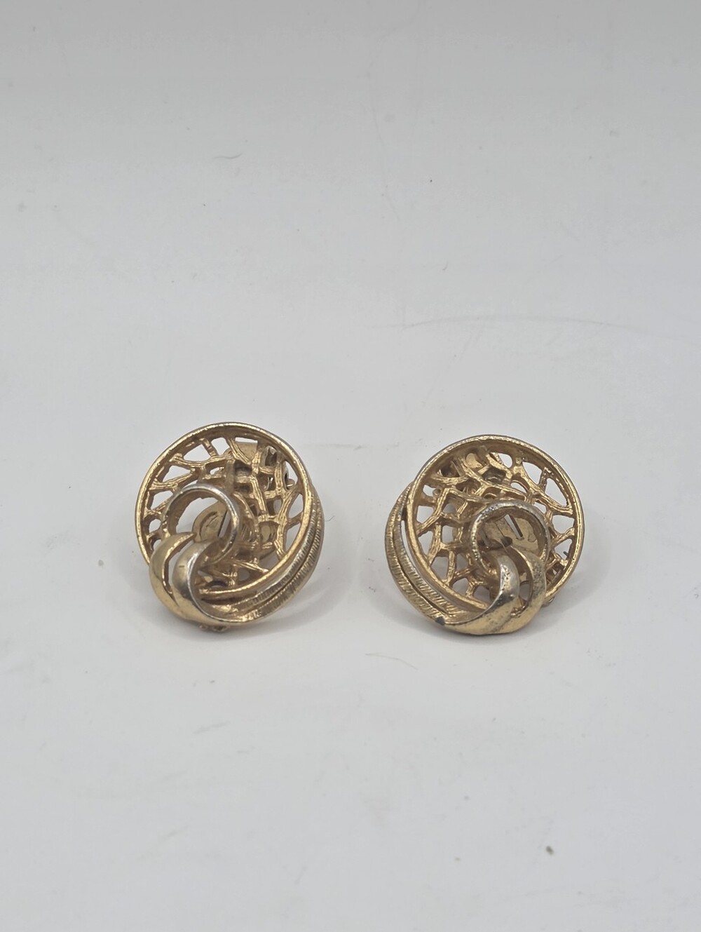 Vintage Gold Tone Openwork Filigree Lattice Swirl Clip On Earrings Textured